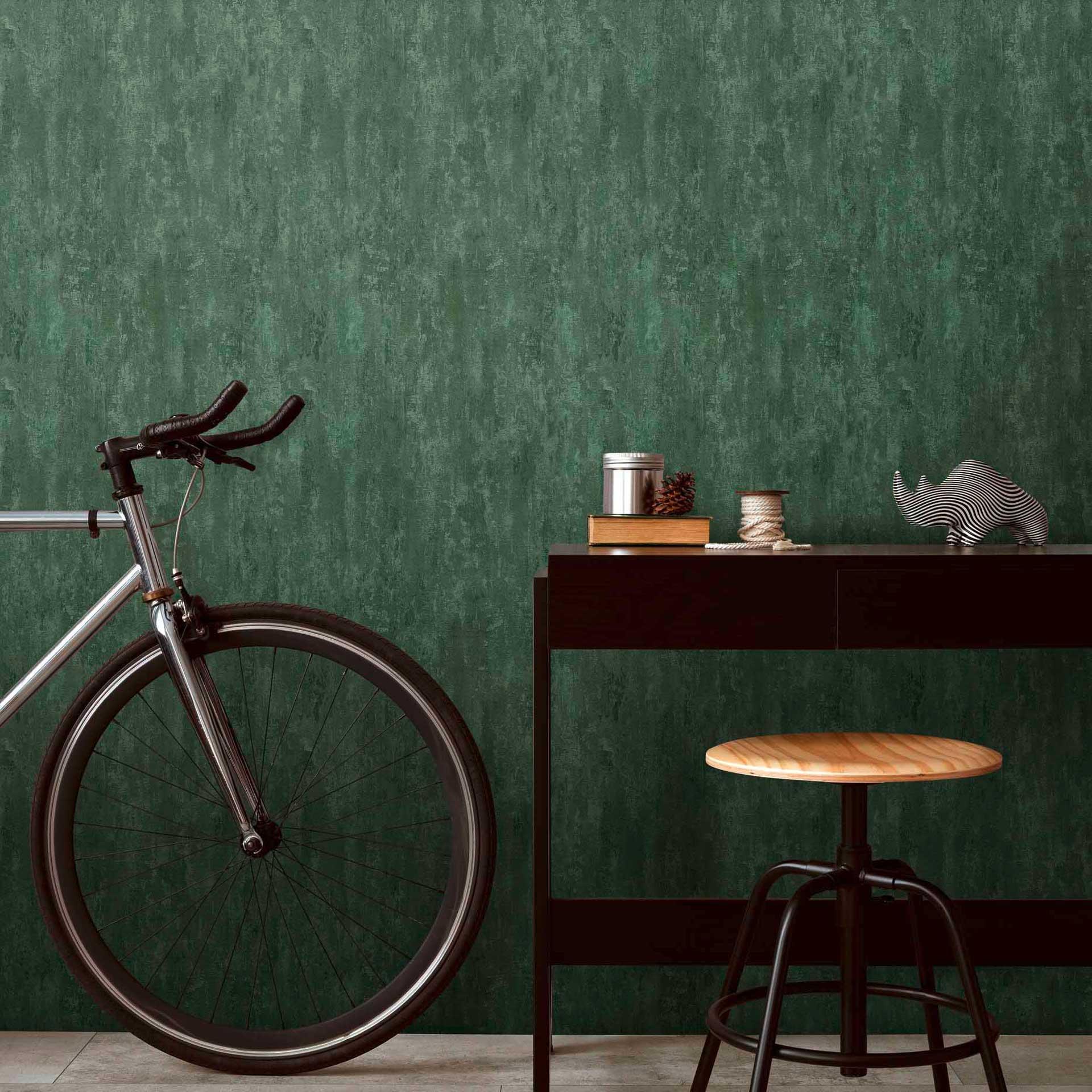 Non-woven tapet med metallic effekt i grønt ensfarvet struktureret tapet design