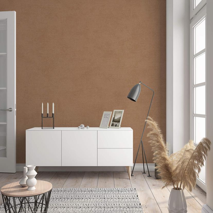 Non-woven tapet med moderne ensfarvet look og tekstur i brun ensfarvet