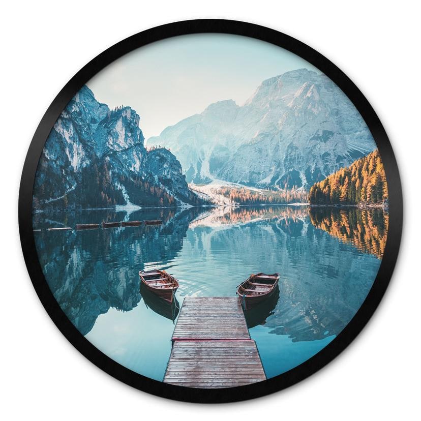 Plakat Gangbro i træ ved Pragsøen i Dolomitterne