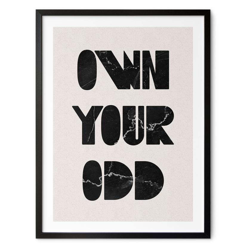 Plakat med ordsprog Own your odd | Motiverende ordsprog i sort og hvid