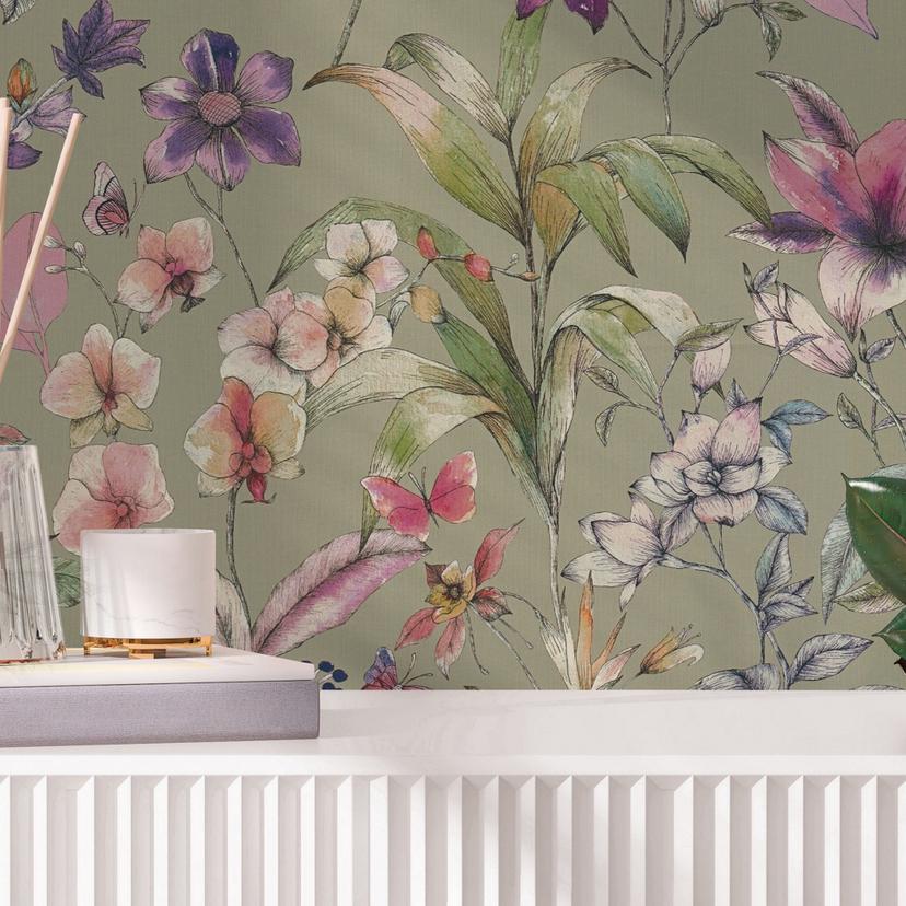 Papier peint intissé motif floral sur fond vert avec papillons