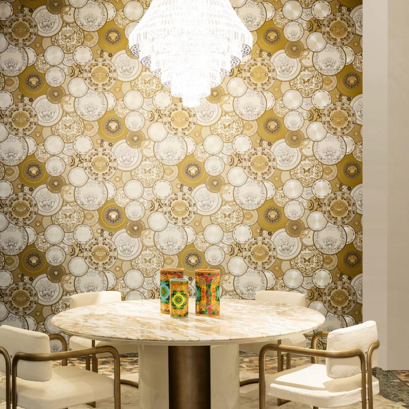 Versace ikke-vævet tapet Art De La Table Baroque Circles Medusa Meander Gold Cream