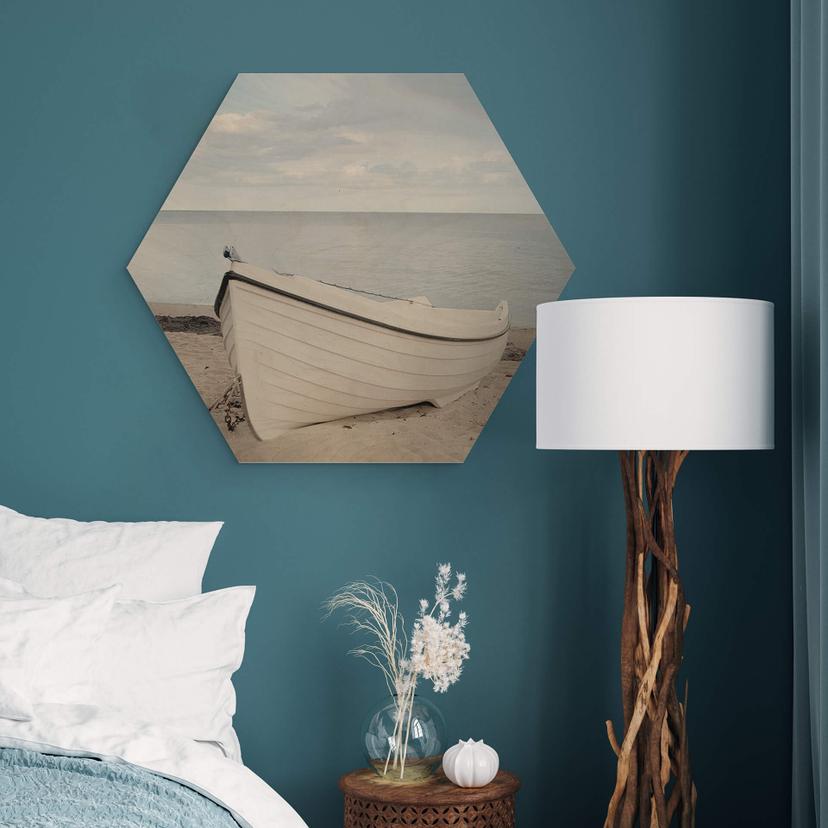 Hexagon Holzbild Boot am Strand