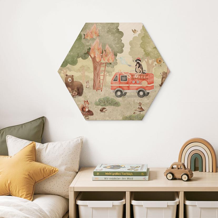 Hexagon Holzbild Tier-Feuerwehr im Wald - Oliver Robins