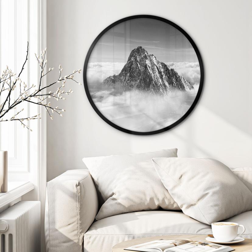 Poster Picco della montagna sopra le nuvole bianche