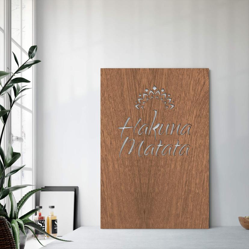 Cuadro decorativo de caoba - Hakuna Matata con flor
