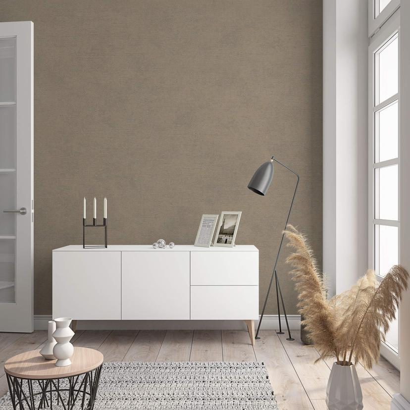 Non-woven tapet med moderne ensfarvet look og tekstur i brun ensfarvet
