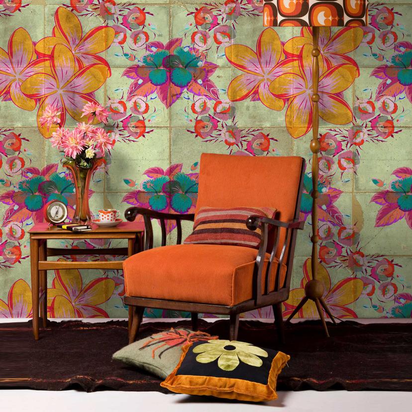 Farverigt blomstertapet - orange & magenta på en beige baggrund - non-woven