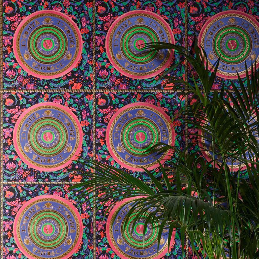 tapet Versace bogstaver i farver non-woven tapet blomsterdesign tapet luksus