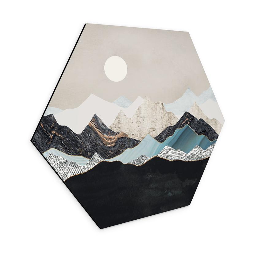 Hexagon Dibond Roligt bjerglandskab i skumringen - SpaceFrog Designs