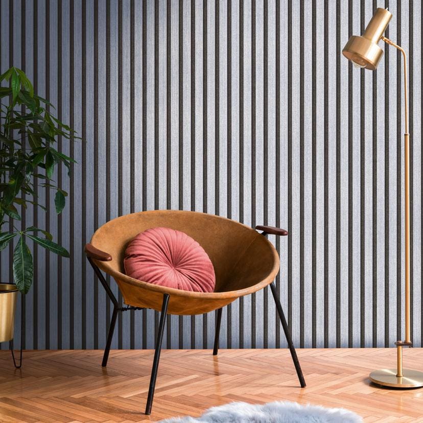 Metallic blå non-woven tapet med sort skandinavisk akustisk træpanel look luksus tapet