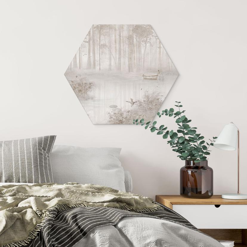 Hexagon Wandbild Wald am See im Nebel in Beige - Ms Tiff - Alu-Dibond