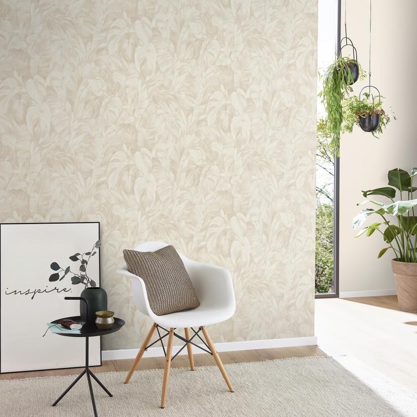 Non-woven tapet i jungle-look i creme