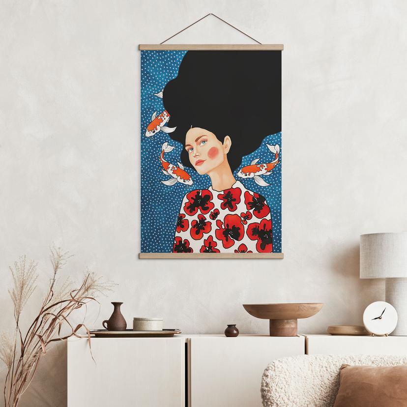 Póster de tela mujer en vestido de flores con koi - Hülya