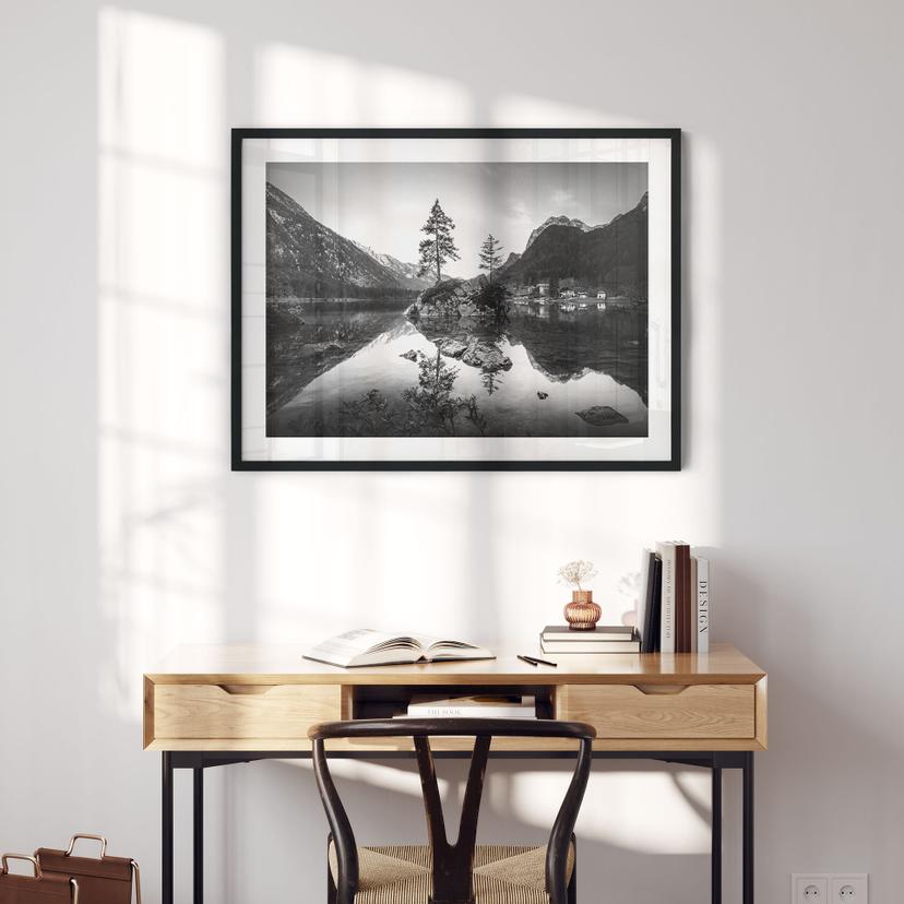 Póster Paisaje pintoresco con lago de montaña de aguas cristalinas - Hintersee