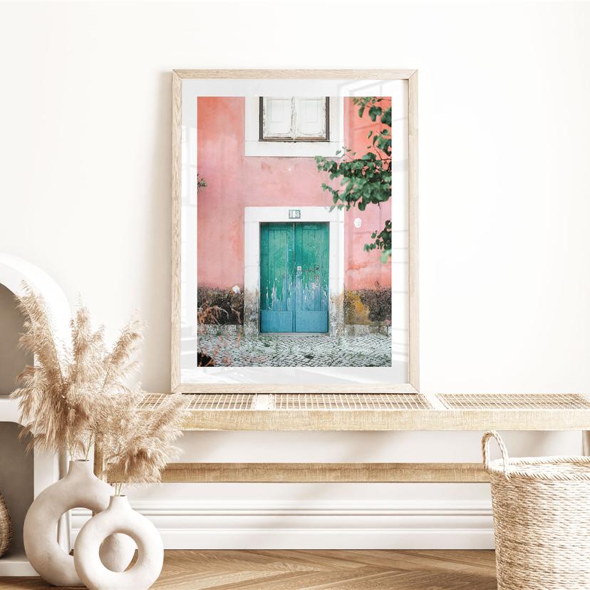 Póster Fachada de casa mediterránea en Menina Lisboa | Puerta vintage - Zwart