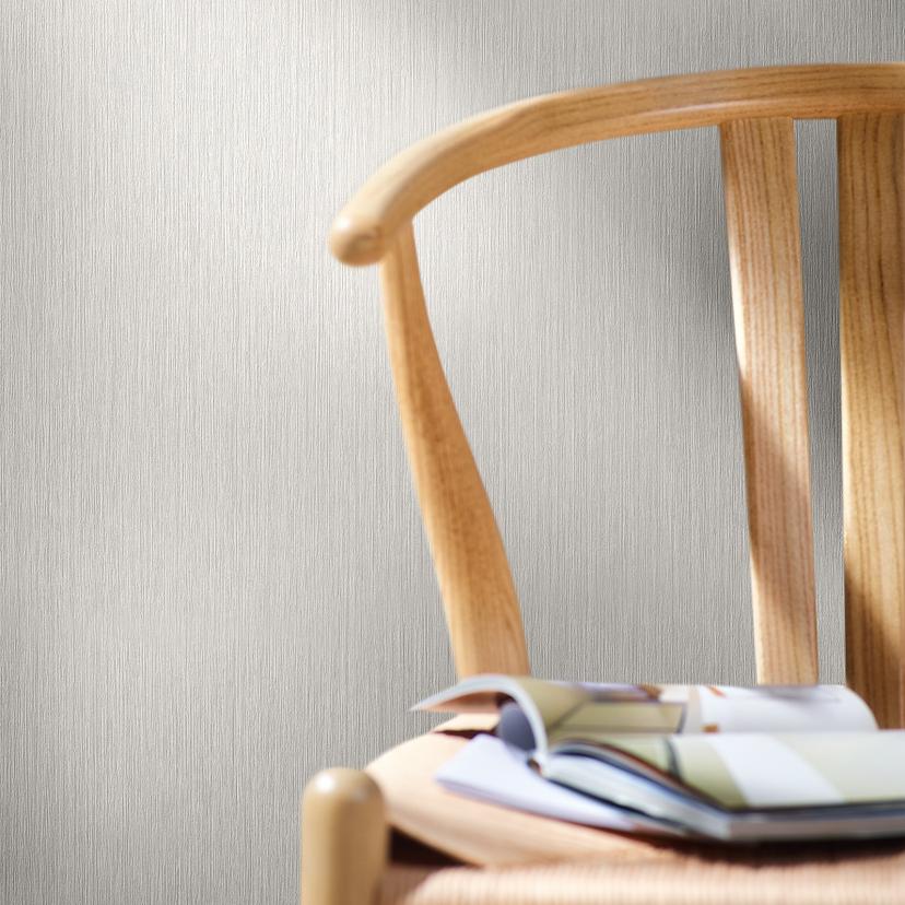 Ikke-vævet tapet med fine linjer og let struktur beige plain
