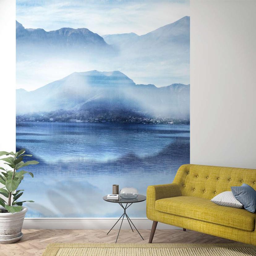Tapet Fototapet med tågedal ved sø Blå, Grå, Illustration 2,70 x 2,12 m