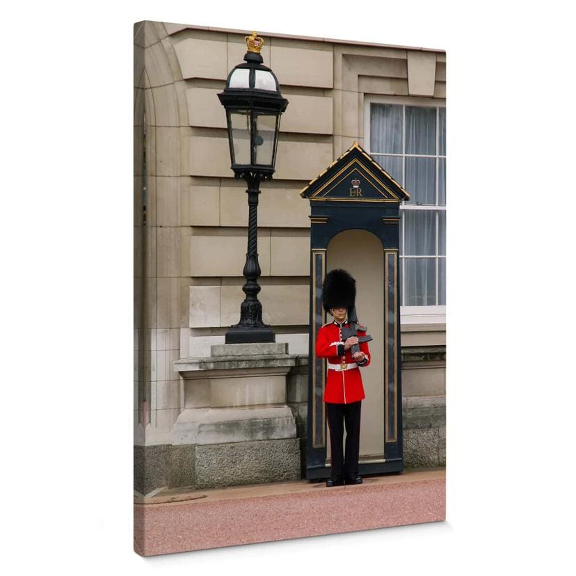Tableau sur toile Guarding the Buckingham Palace