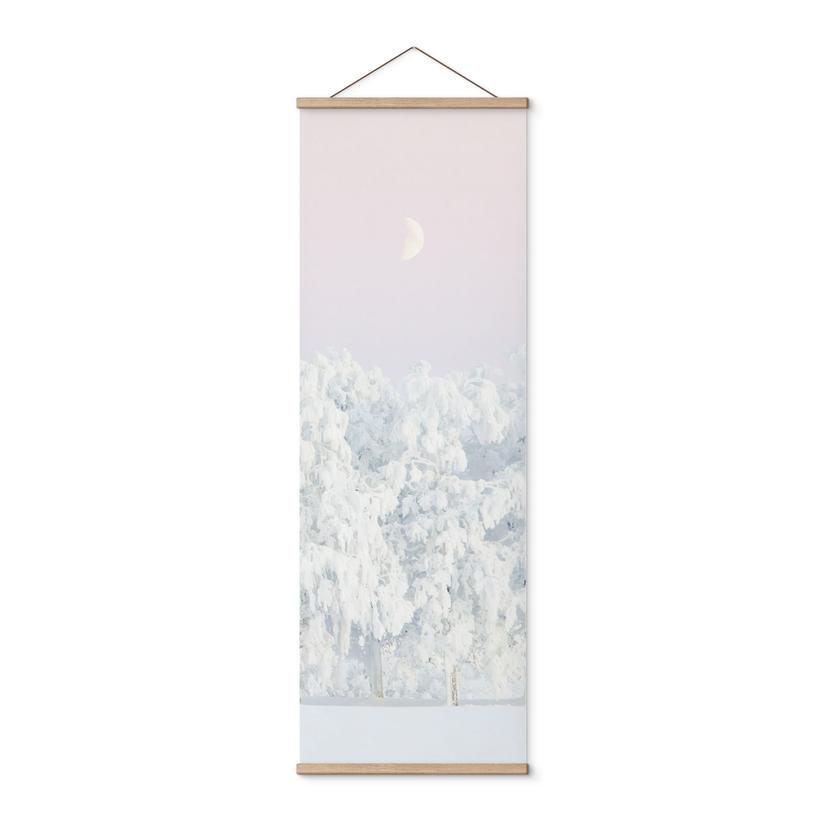 Tekstil plakat Vinter - Sneklædt vinterskov med måne - EMELIEmaria - Panorama