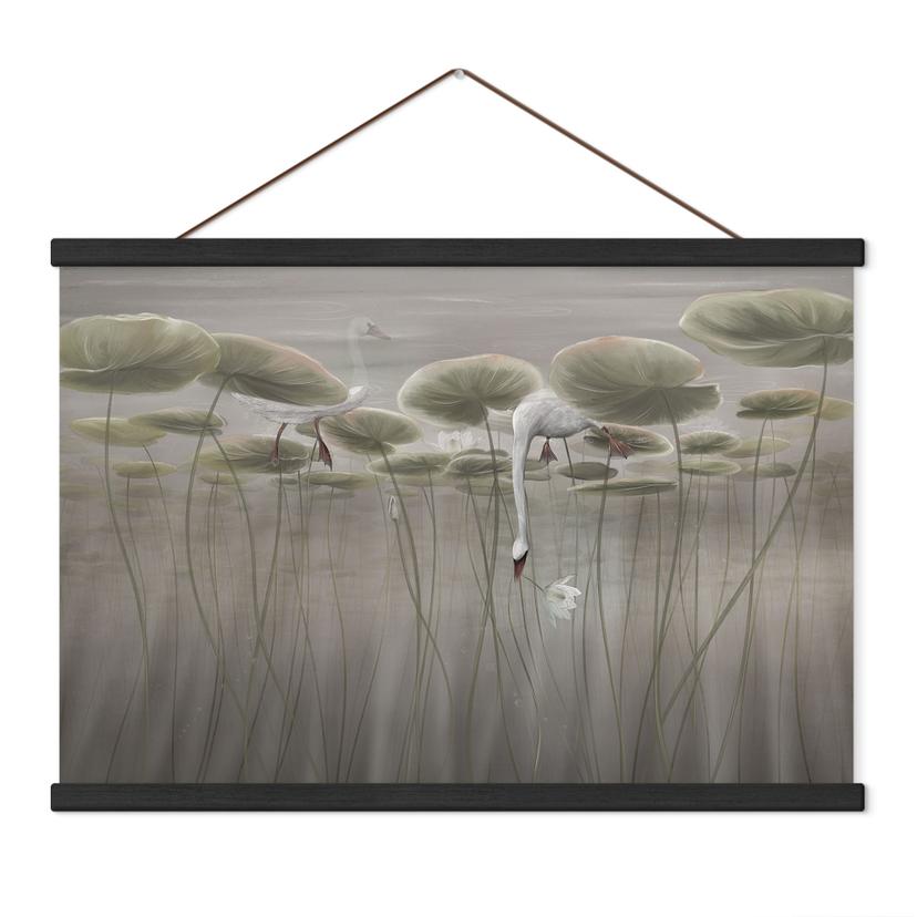 Textielposter Lotusbloemen met zwaan in het water in grijs - Ms Tiff