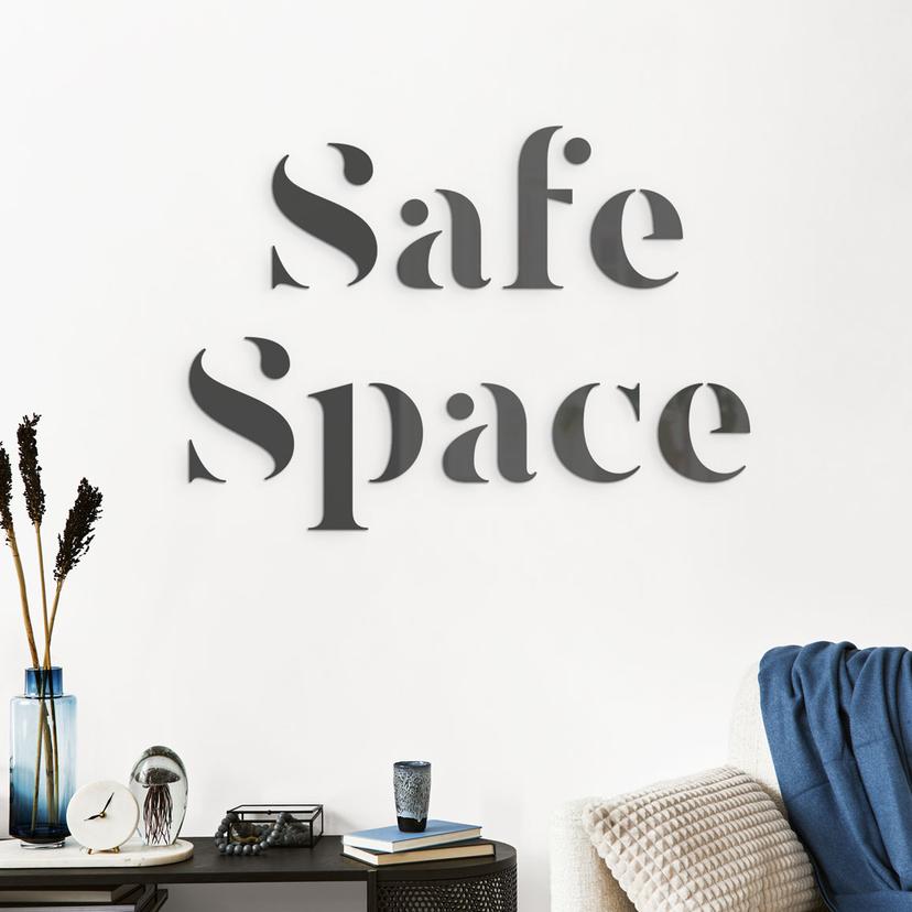 3D-bogstaver Safe Space - vægdekoration lavet af akrylglas