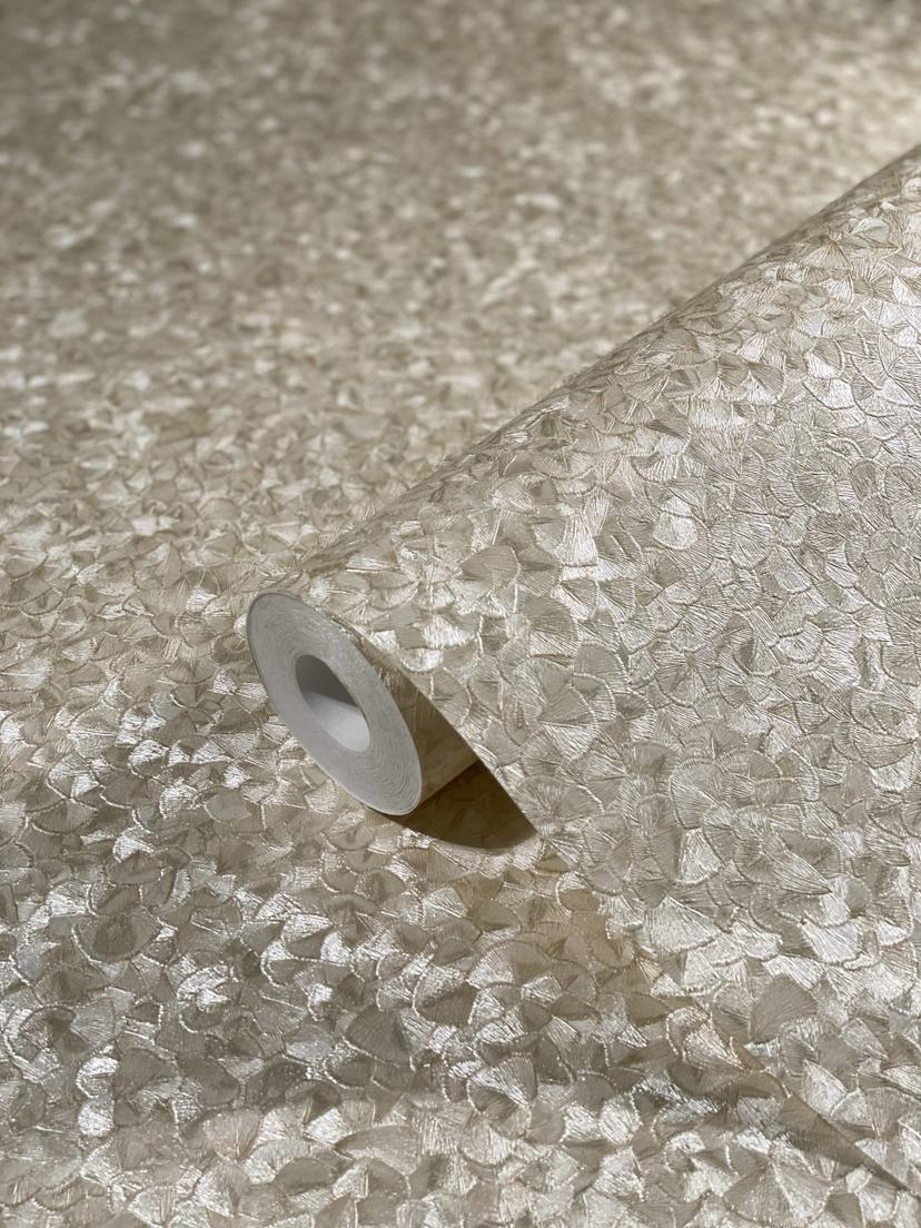 Non-woven tapet med små skinnende blade beige ensfarvet af Harald Glööckler