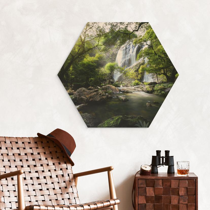 Esagono in legno Cascata nella foresta