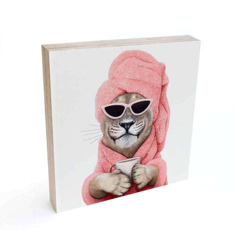 Holzbild zum Hinstellen - Wellness Löwe mit Kaffee - Korenkova - 15x15 cm