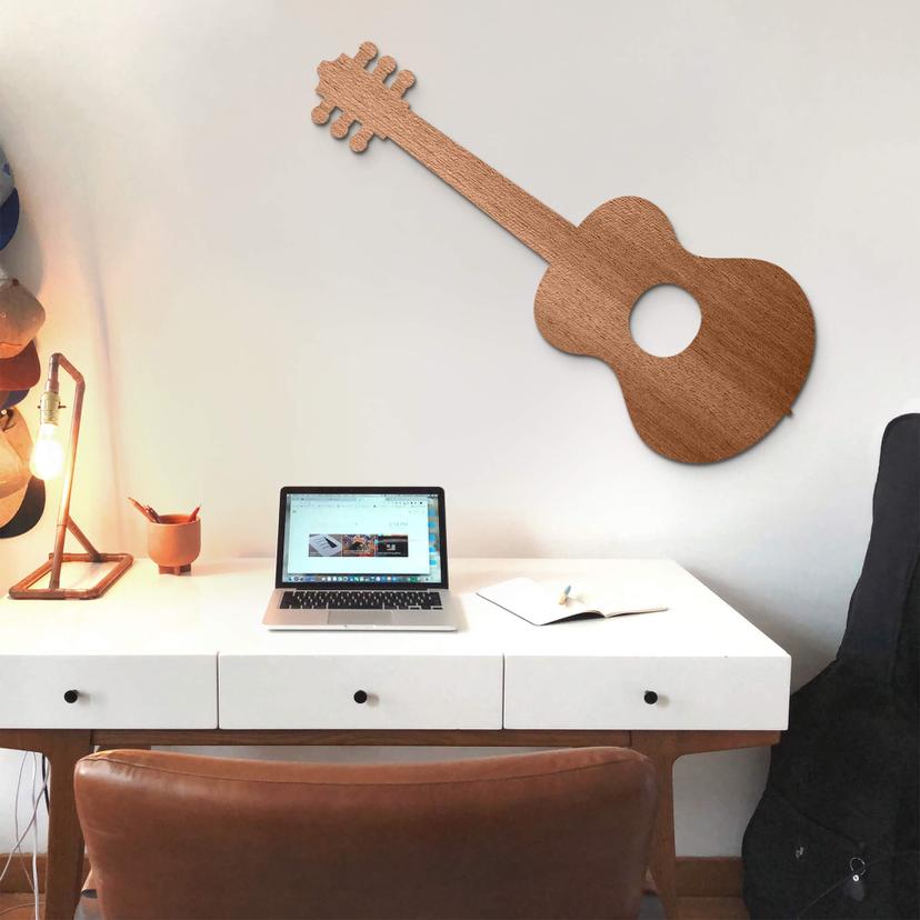 Decoración en madera de caoba - Guitarra