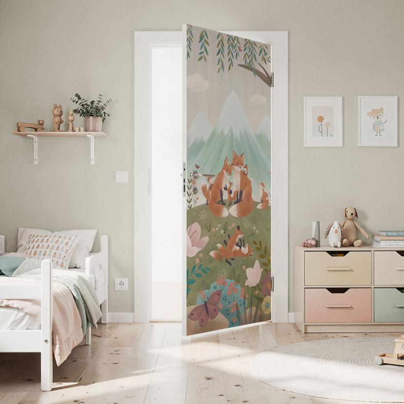 Lámina Adhesiva para Puerta Familia de Zorros en el Prado Florido - Oliver Robins