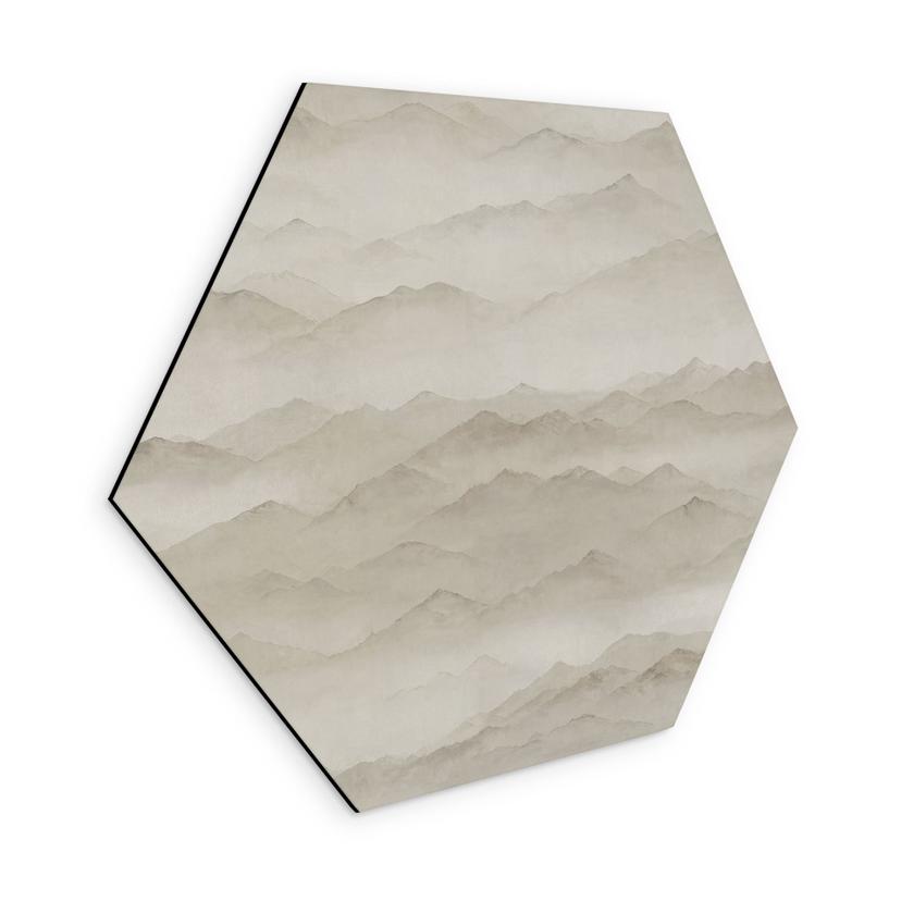 Hexagon Wandbild Roerich Peaks - Beige Berglandschaft - Sir Edward x Grigory Gladarev - Alu-Dibond