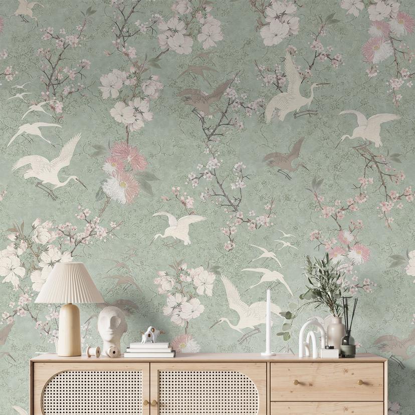 Fugletapet i asiatisk stil - traner i kirsebærblomstrende grøn - Bloomery Decor