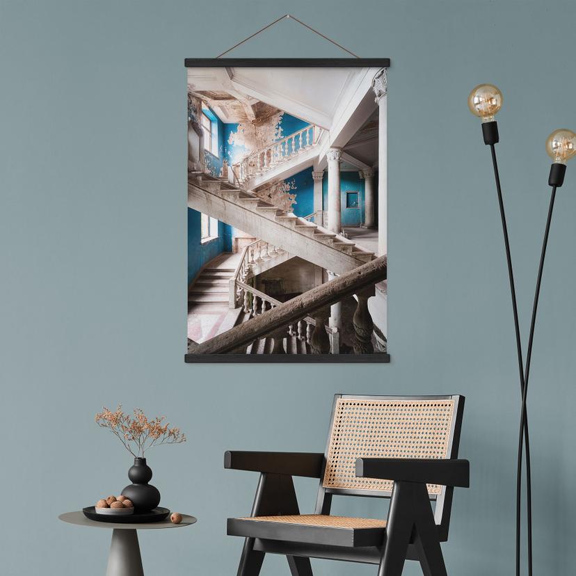 Poster tessile Imponente scala dal fascino antico - Robroek