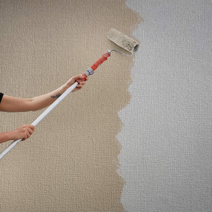 Non-woven tapet med moderne ensfarvet look og tekstur i ensfarvet hvid