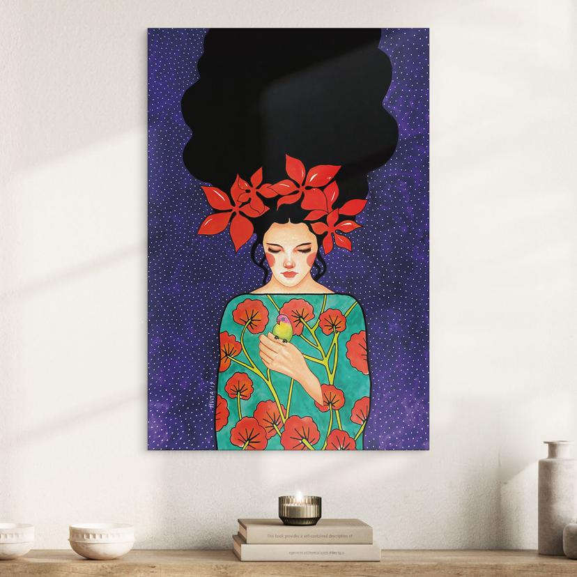 Stampe per pareti Donna con corona di fiori rossi e uccello - Hülya - Alu-Dibond