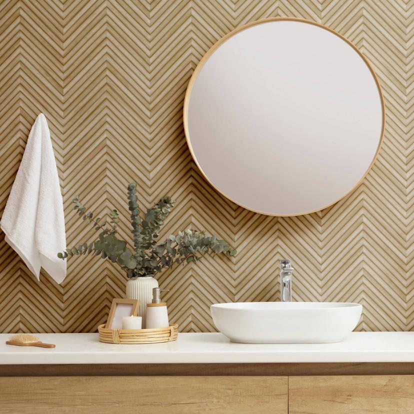 Non-woven tapet med sildebensmønster og trælook beige træeffekt