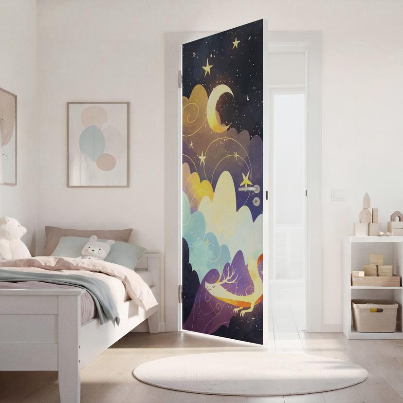 Película para puerta de habitación infantil - Vuelo del dragón entre nubes estrelladas - DigitalArts