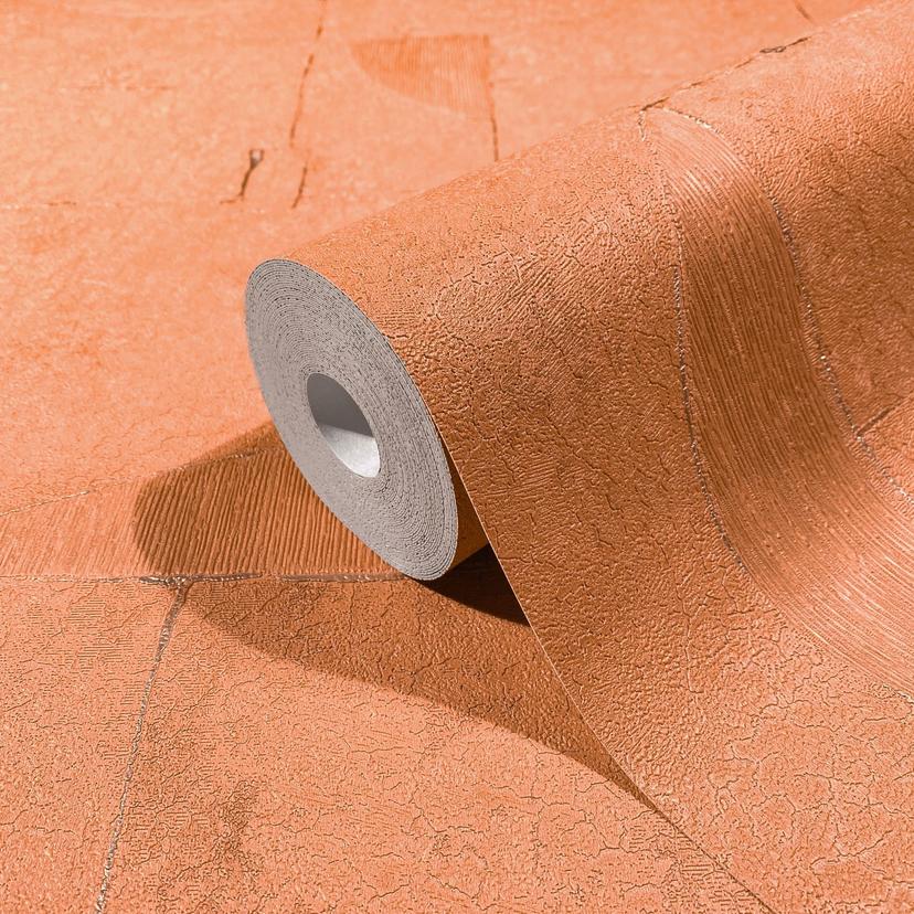 Papel pintado no tejido con aspecto de escayola en naranja, azulejos gráficos rojos