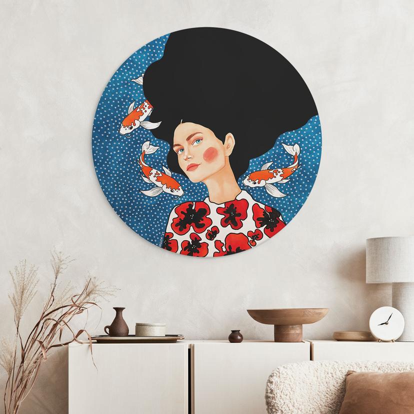 Stampe per pareti Donna in abito floreale con koi - Hülya - Alu-Dibond Round
