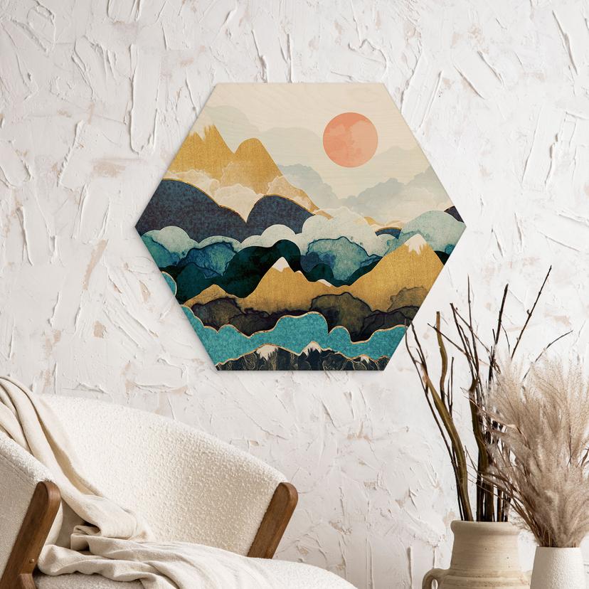 Hexagon-Holzbild Berggipfel über den Wolken - SpaceFrog Designs