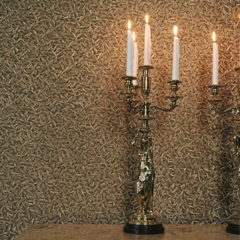 Non-woven tapet med skinnende guld blomsterbladmotiv af Harald Glööckler