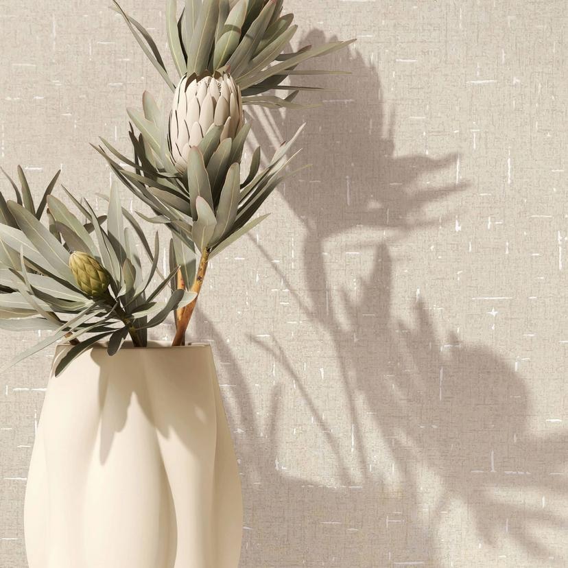 Non-woven tapet med let skinnende struktur i beige, hvide flader
