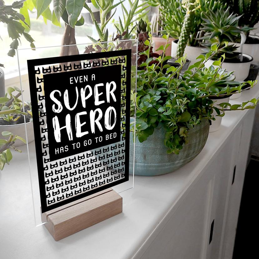 Decoro acrilico + supporto Even a super hero