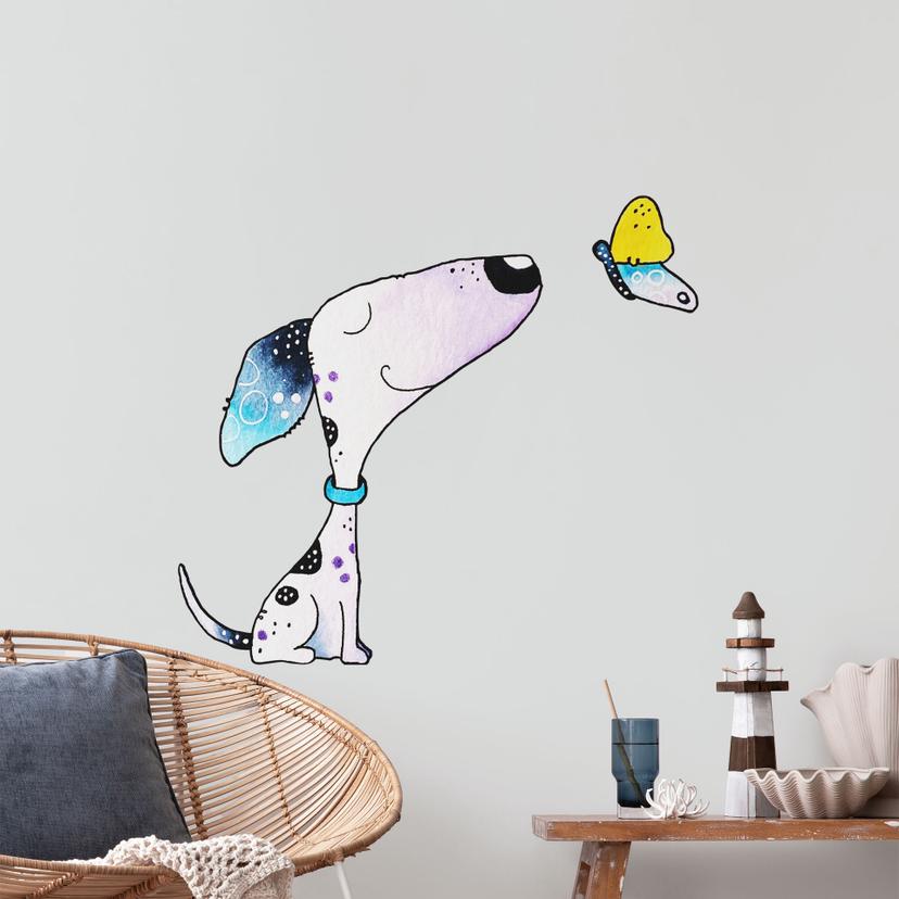 Wandtattoo Hund mit Schmetterling - Hagenmeyer