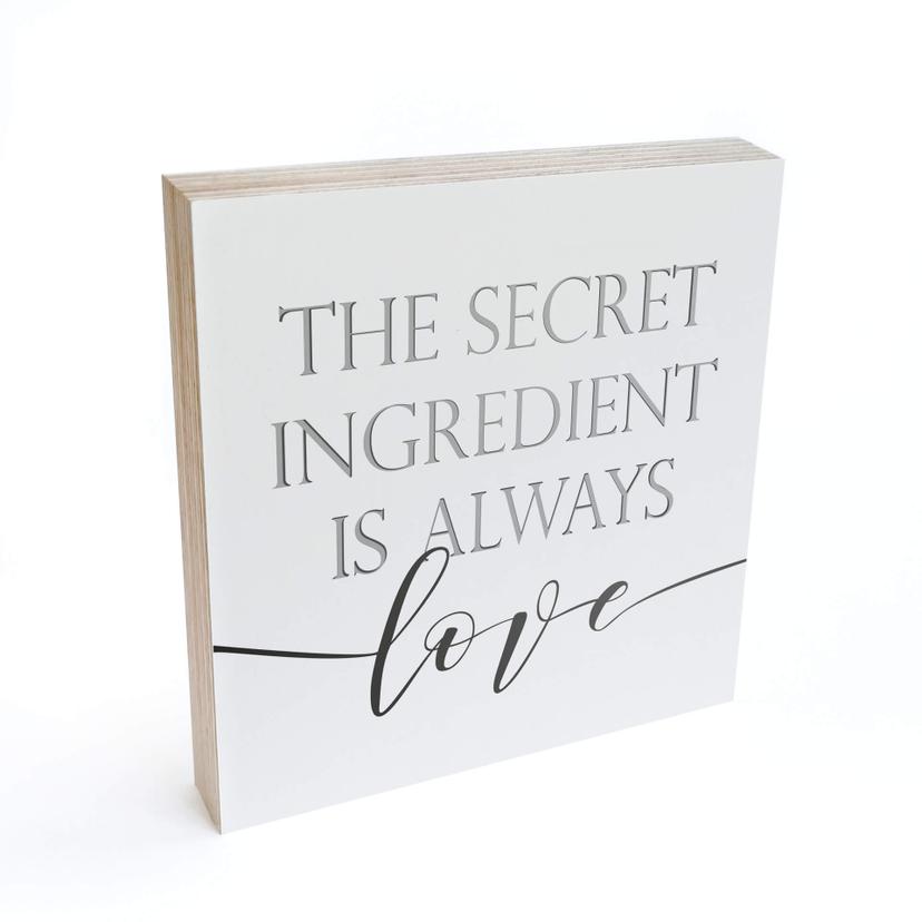 Billede af træ til at sætte op - Den hemmelige ingrediens er altid kærlighed - 15x15 cm