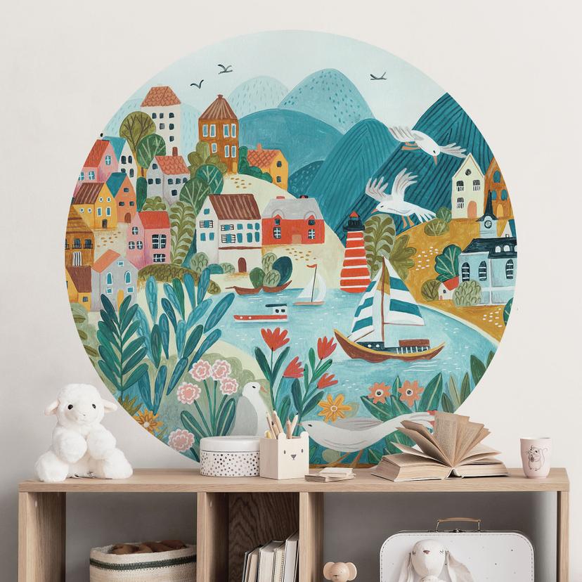 Wallsticker Farverig kystby om sommeren - Bonne Müller - Rund