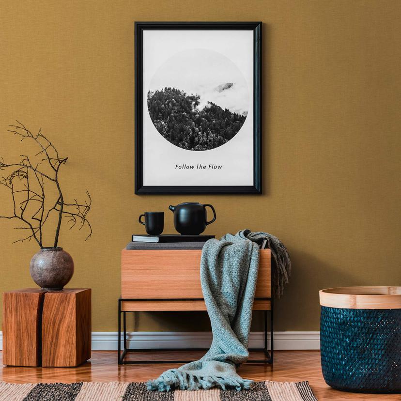 Moderne enhedstapet med stofoptik i gul non-woven tapet Hygge mat og struktureret