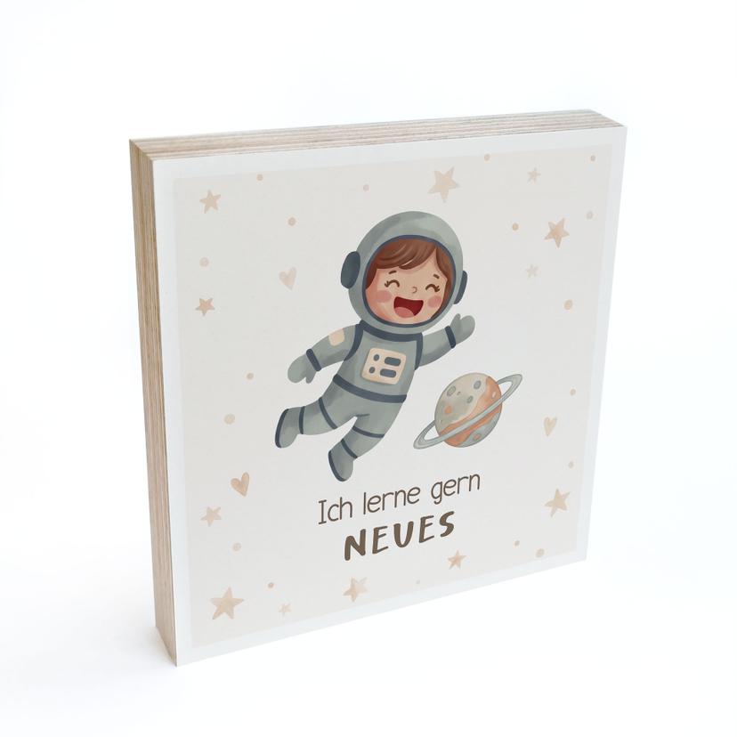 Holzbild zum Hinstellen - Astronautin mit Mutmachspruch 'Ich lerne gern Neues'