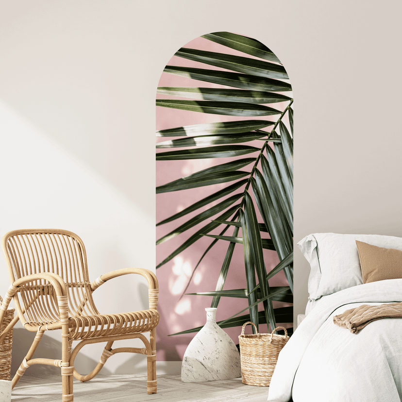 Wallsticker rundbuevægpanel palmeblad foran lyserød væg - Böhmer - smal